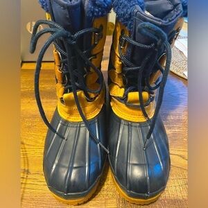 Eddie Bauer women blue Snowboots, heavy duty, water proof, rubber winter boots